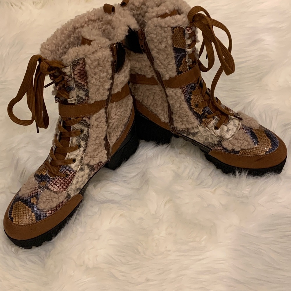 Trendy and stylish combat boot - Picture 4 of 6